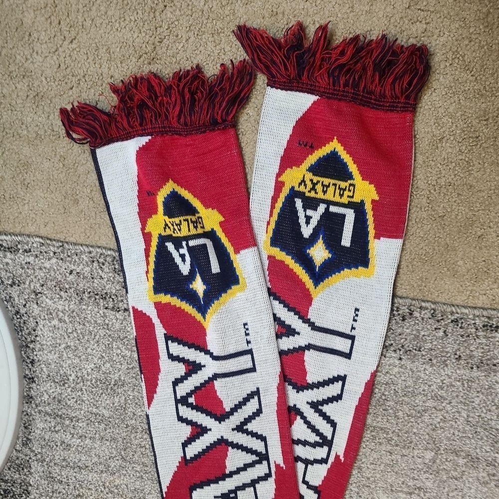 LA‎ galaxy scarf like new